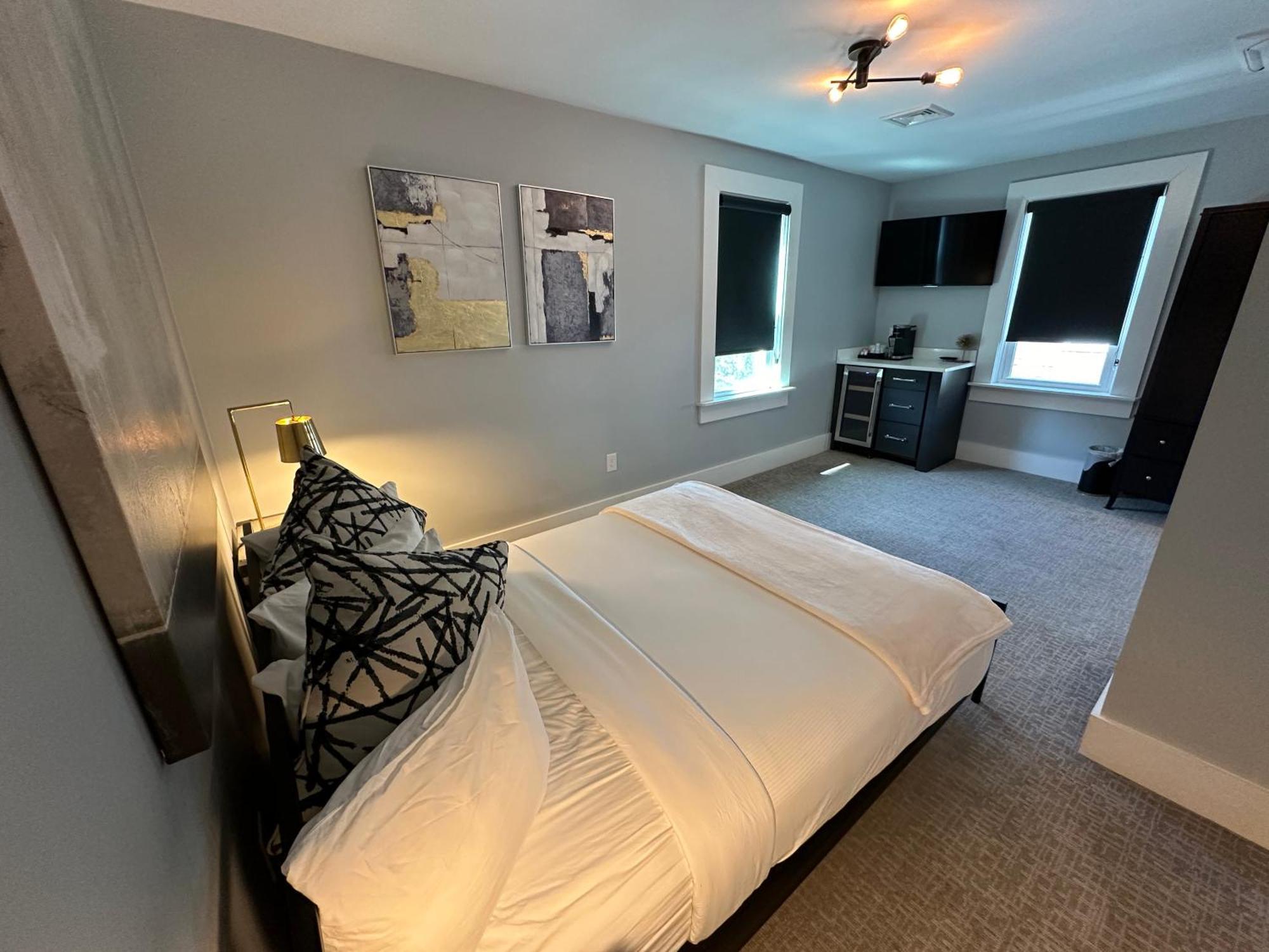 Entire Modern 7 Unit 7 Bath Boutique Inn ニューポート エクステリア 写真