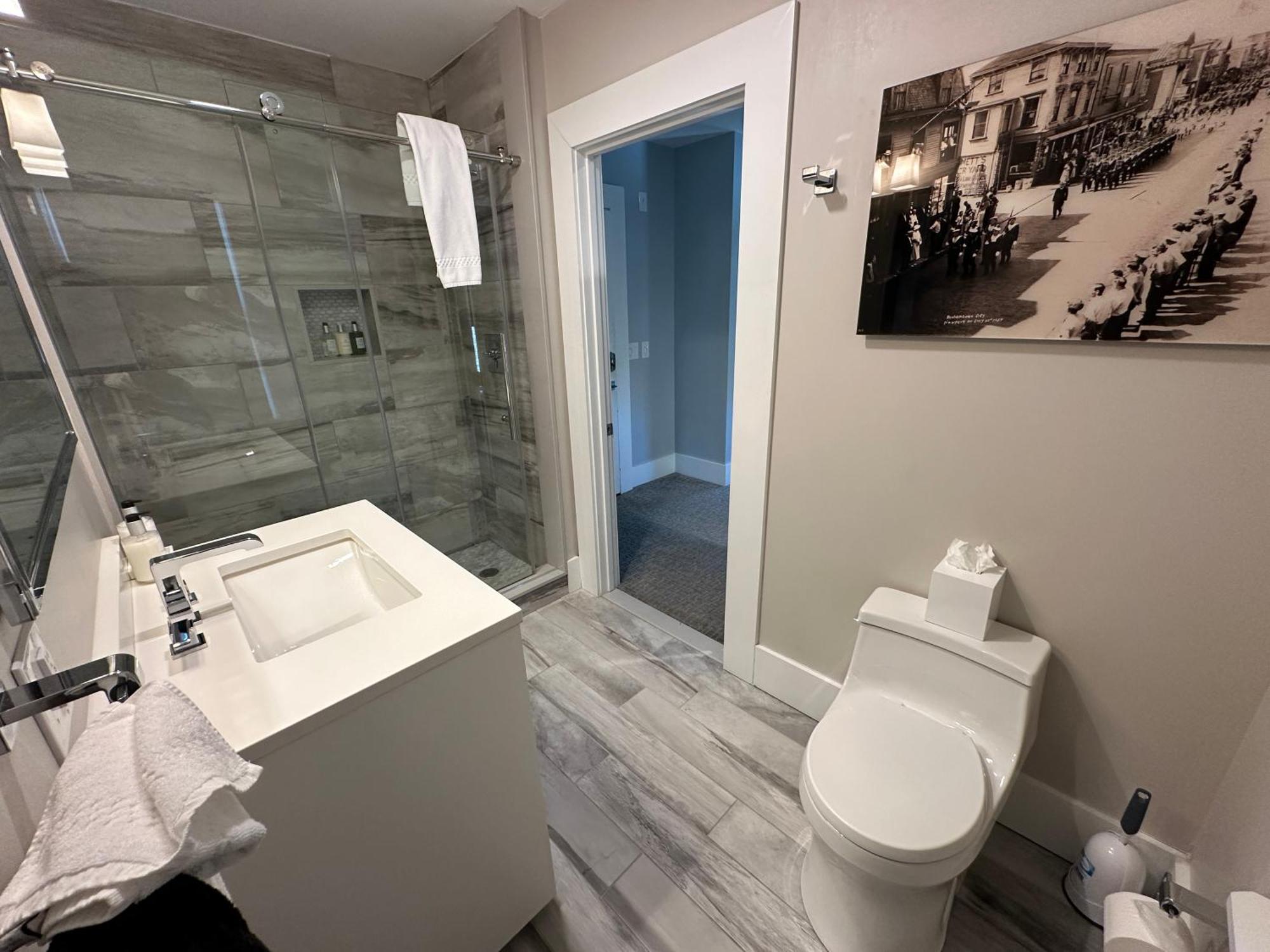 Entire Modern 7 Unit 7 Bath Boutique Inn ニューポート エクステリア 写真