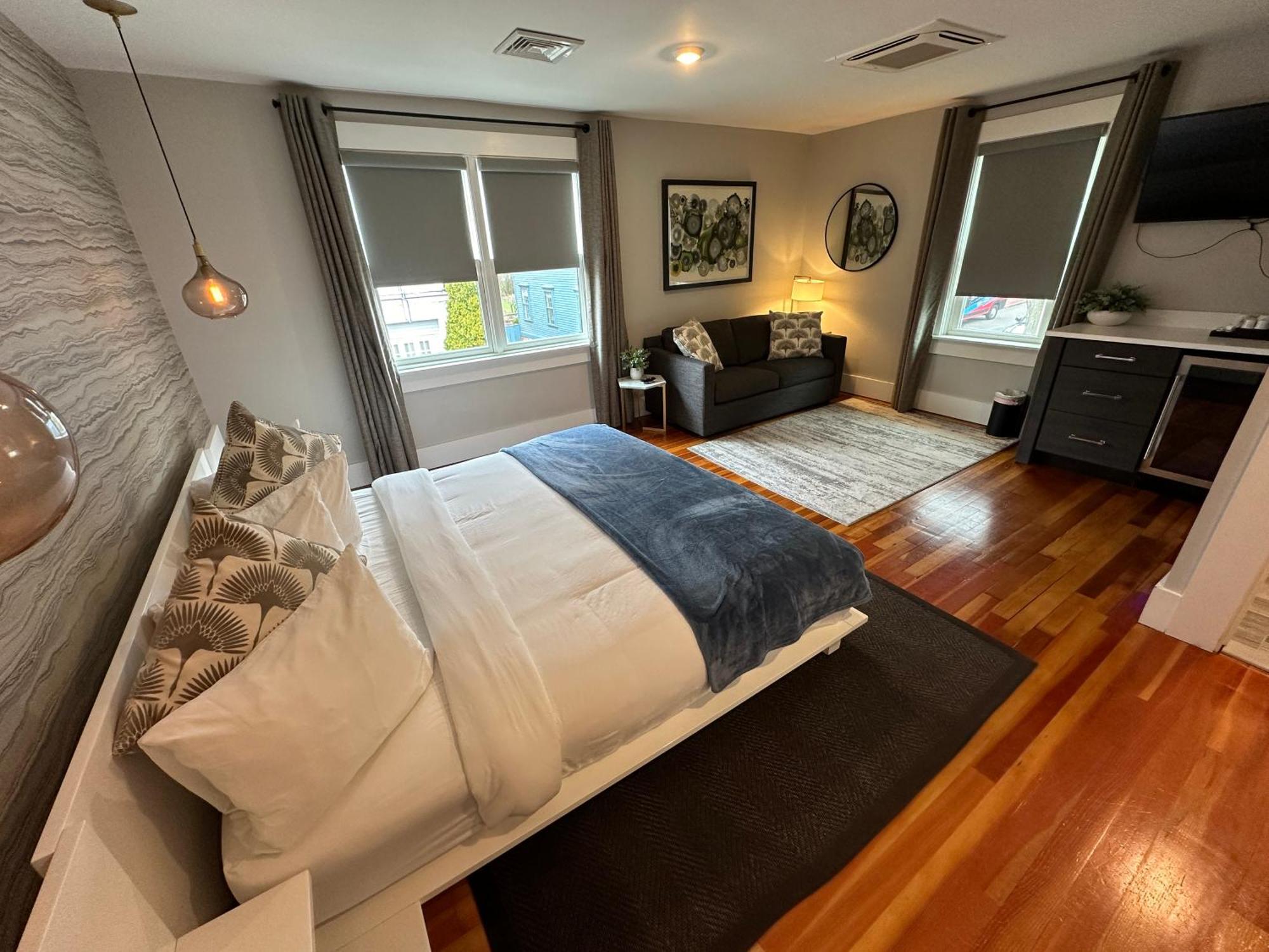 Entire Modern 7 Unit 7 Bath Boutique Inn ニューポート エクステリア 写真