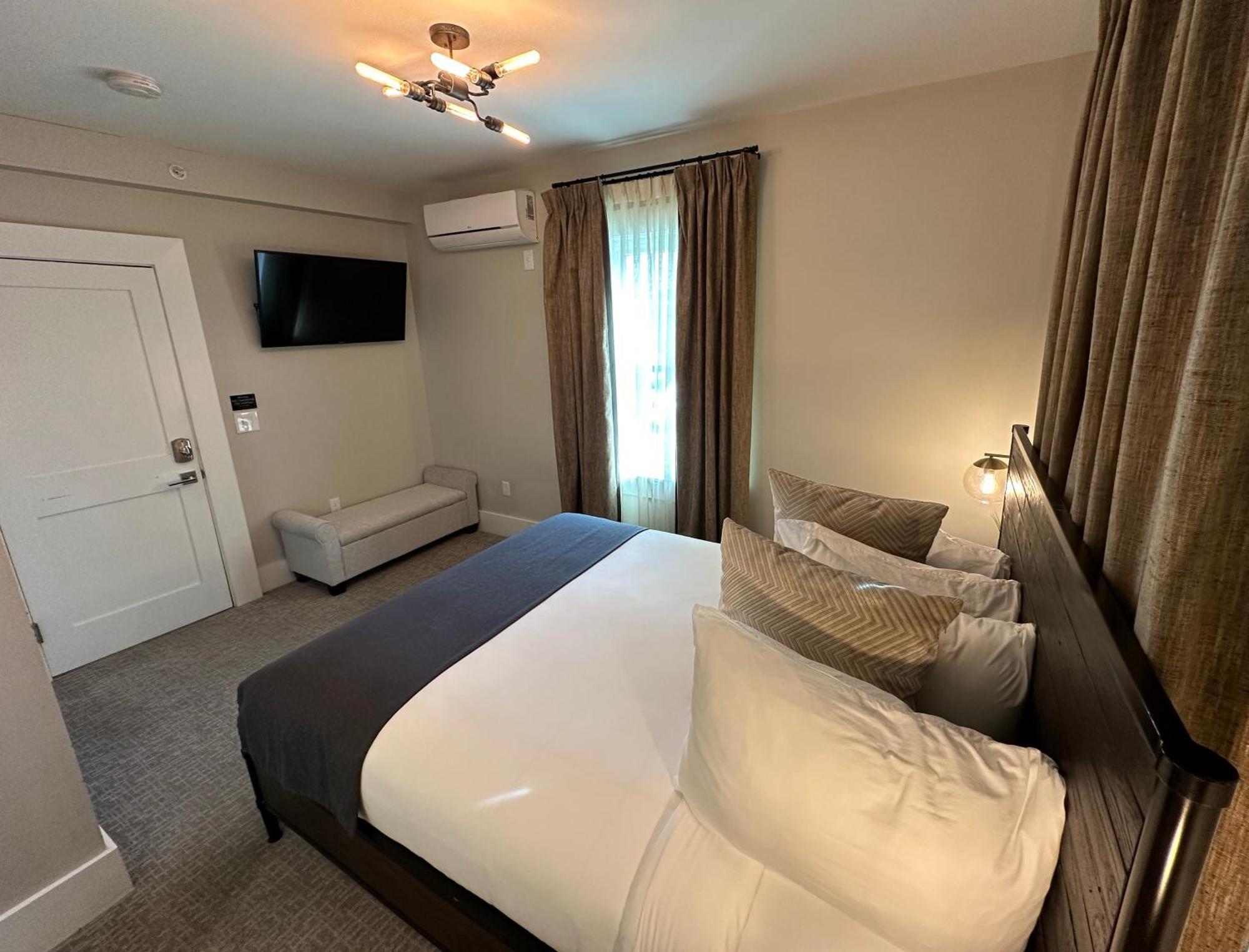 Entire Modern 7 Unit 7 Bath Boutique Inn ニューポート エクステリア 写真